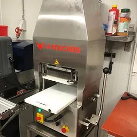 Semiautomatische vleesvermalser