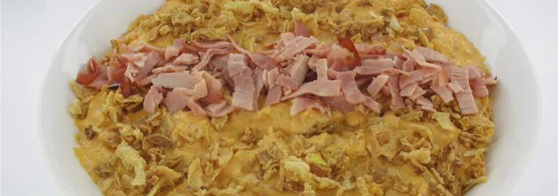 Salade de jambon à l'os rôti avec un petit extra.