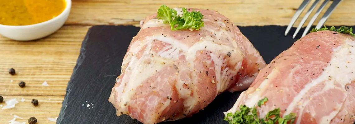 Volaille délicieuse avec la saveur unique de figues et de moutarde.