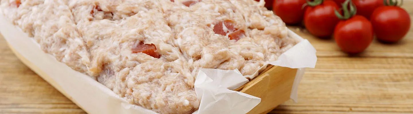 Heerlijk vleesbrood van het huis met stukjes ketchup.
