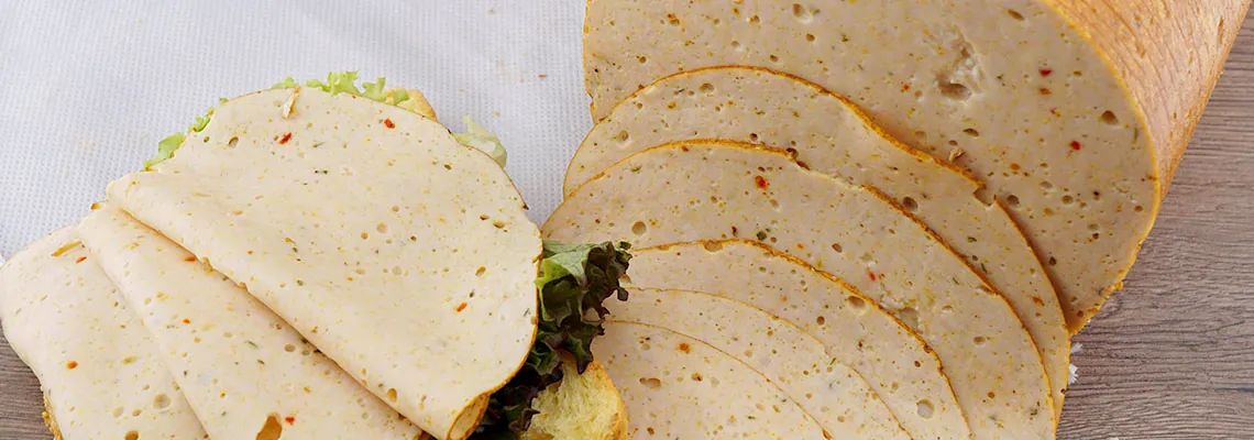 Kip met een licht gerookte currysmaak, ideaal op de boterham van fijnproevers.