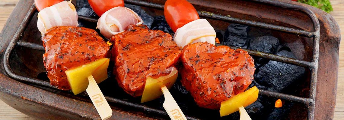 Délicieuse brochette avec le goût typique d'herbes du sud de l'Italie.