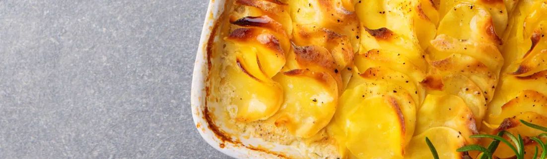 Recette simple pour un délicieux gratin de pommes de terre.