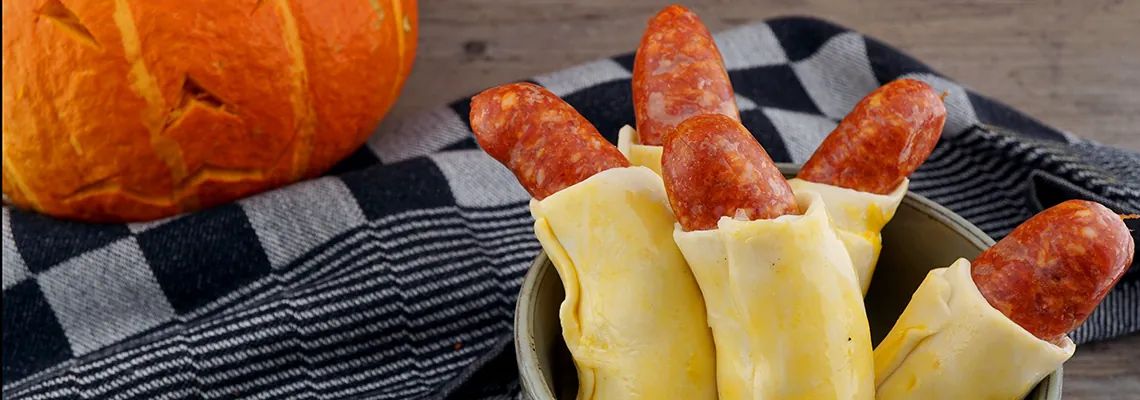 Des saucisses fraîches en pâte feuilletée