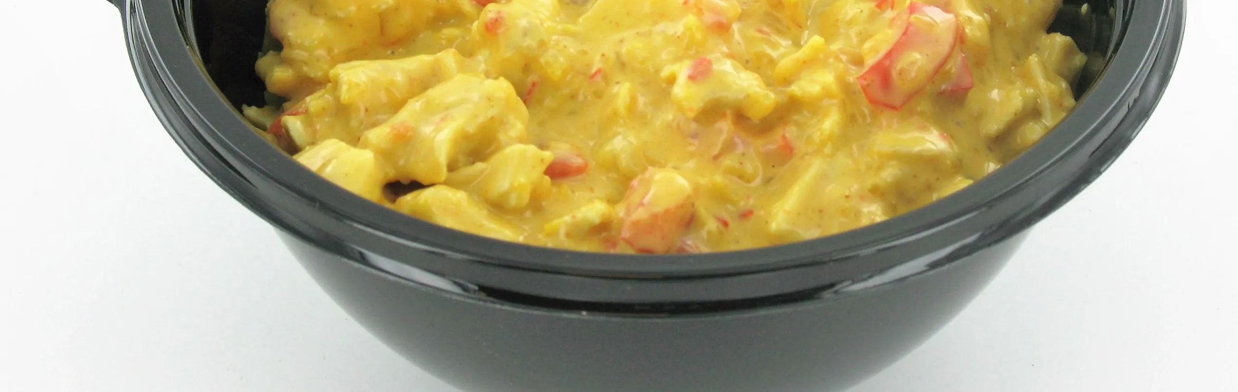 Zoet-pikante salade met een garnituur van paprika.