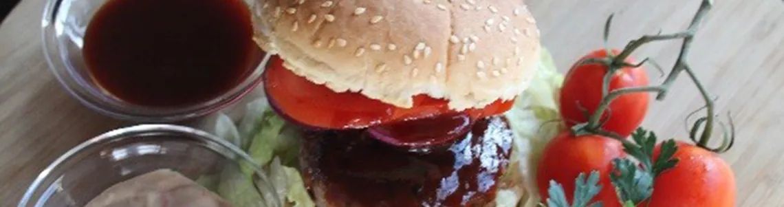 Le vrai burger de bœuf américain au goût typique d'oignon grillé!