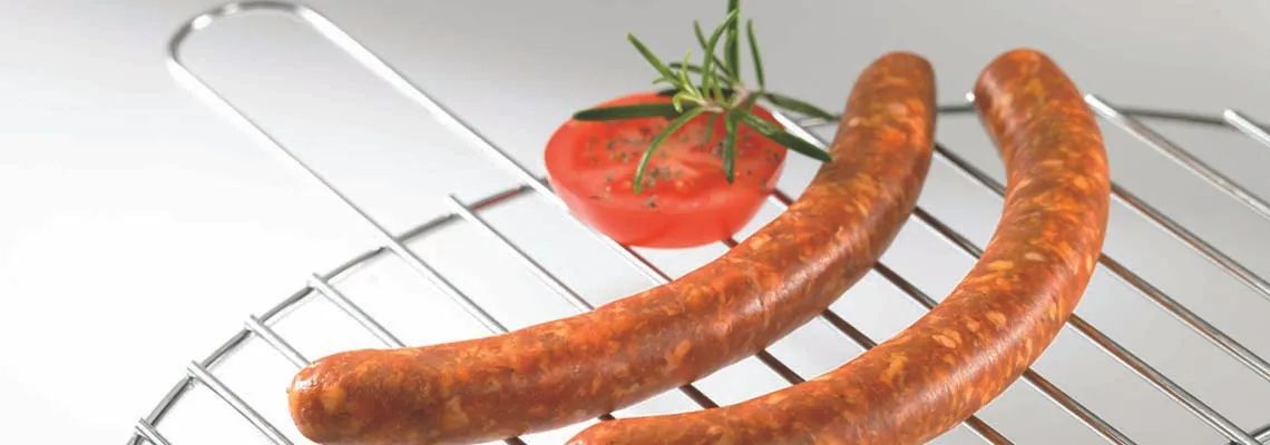 Saucisse fraîche avec une délicieuse saveur de grill fumée.