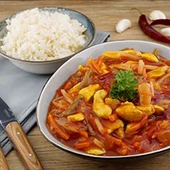 Délicatesse aigre-douce avec des légumes asiatiques et une touche typique de fines herbes orientales.