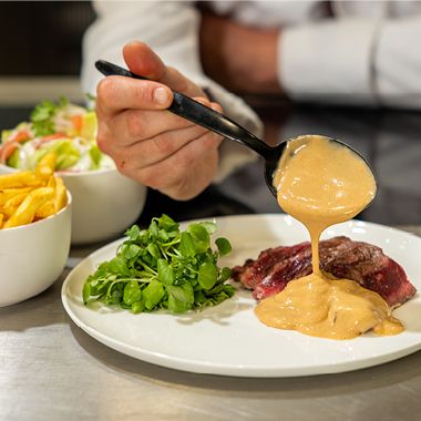 Garde d'Or bruine pepersaus met entrecote