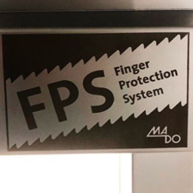 Lintzaag mado finger protection system